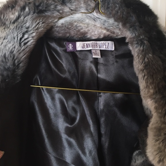 Jennifer Lopez Ombré faux fur vest. (Small) - Picture 3 of 3